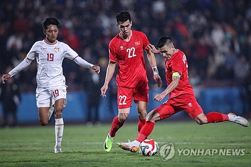 김상식 감독이 이끄는 베트남 축구 국가대표팀이 15일(한국시간) 베트남 비엣찌에 있는 푸토 스타디움에서 열린 인도네시아와의 2024 아세안축구연맹(AFF) 미쓰비시 전기컵 B조 3차전에서 1-0으로 승리했다. 연합뉴스