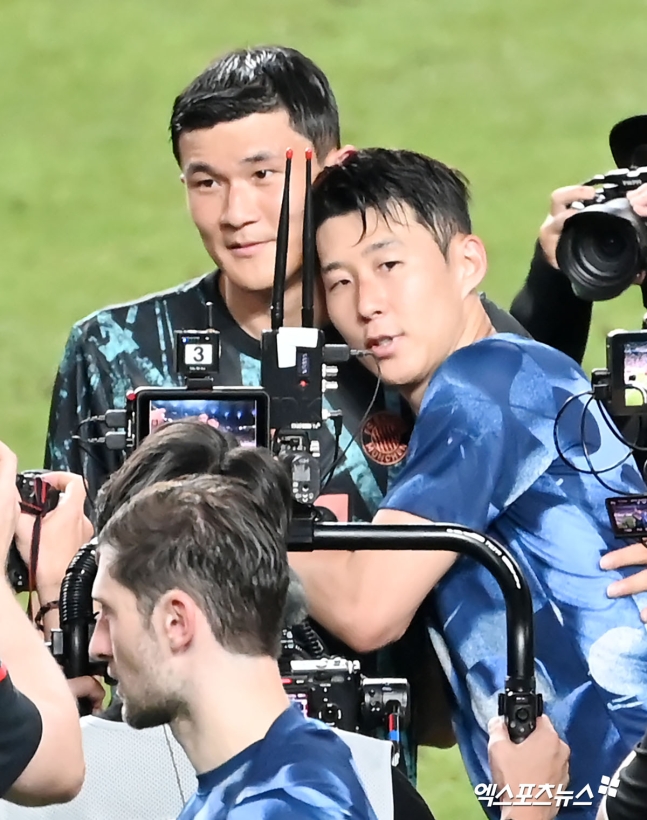 한국 축구를 대표하는 두 선수인 손흥민과 김민재가 잉글랜드의 간판 스트라이커 해리 케인과 함께 뛰는 모습을 기대해도 될까. 손흥민의 바이에른 뮌헨 이적설이 등장한 가운데 과거 손흥민과 호흡을 맞췄던 케인도 토트넘 홋스퍼 동료들 중 바이에른 뮌헨으로 데려오고 싶은 선수로 손흥민을 꼽았다. 사진 엑스포츠뉴스DB