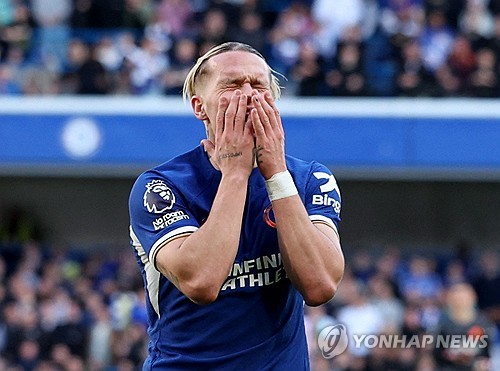 미하일로 무드리크의 도핑 테스트 양성 반응 소식이 축구계를 흔들고 있다. 과거 맨체스터 유나이티드와 유벤투스에서 뛰었고, 2018 국제축구연맹(FIFA) 러시아 월드컵에서 프랑스의 월드컵 우승 주역으로도 활약했던 미드필더 폴 포그바가 지난해 도핑 테스트 결과로 인해 자격 정지 징계를 받은 가운데 또다시 유럽 내 빅리그에서 비슷한 일이 반복될 가능성이 높아졌다. 사진 연합뉴스