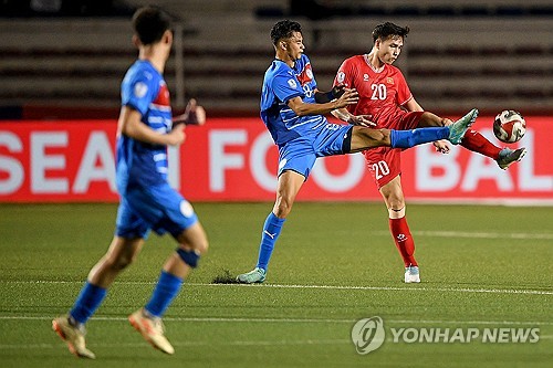 베트남이 사령탑 교체 후 참가한 첫 대회에서 감독 교체 효과를 톡톡히 보고 있다. 3연패를 포함해 4경기 무승으로 부진했던 시기도 있었지만 결국 중요한 대회를 위한 과정 중 하나였다. 동남아시아 최강자를 가리는 미쓰비시일렉트릭컵(미쓰비시컵)에 참가한 베트남이 3경기에서 2승1무를 거두며 승승장구하고 있다. 사진 연합뉴스