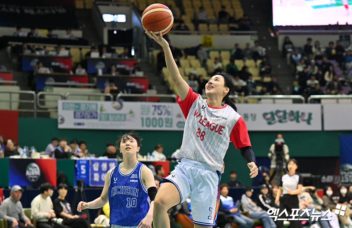 한국여자농구연맹(WKBL)이 주최하는 '2024-2025 여자프로농구 올스타 페스티벌' 메인 이벤트가 22일 부천체육관에서 열렸다. 한국 올스타는 일본 올스타 상대 90-67로 값진 승리를 챙겼다. 부천, 김한준 기자