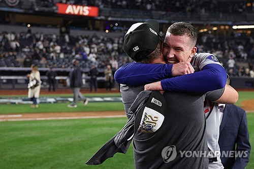 투수 뷸러는 24일(한국시간) 보스턴과 1년 2105만 달러(약 305억원) 규모 계약에 합의했다. 그는 데뷔 10년 만에 첫 이적에 나선다. 연합뉴스 AFP