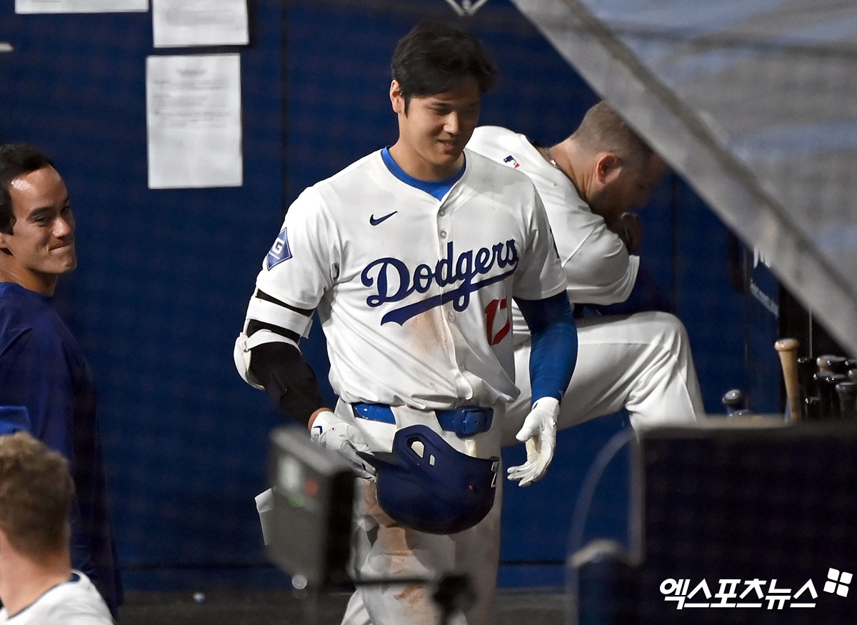 21일 오후 서울 구로구 고척스카이돔에서 열리는 '메이저리그(MLB) 월드투어 서울시리즈 2024' LA 다저스와 샌디에이고 파드리스의 경기, 7회말 1사 1루 다저스 오타니가 우익수 플라이로 아웃된 후 아쉬워하고 있다. 엑스포츠뉴스DB