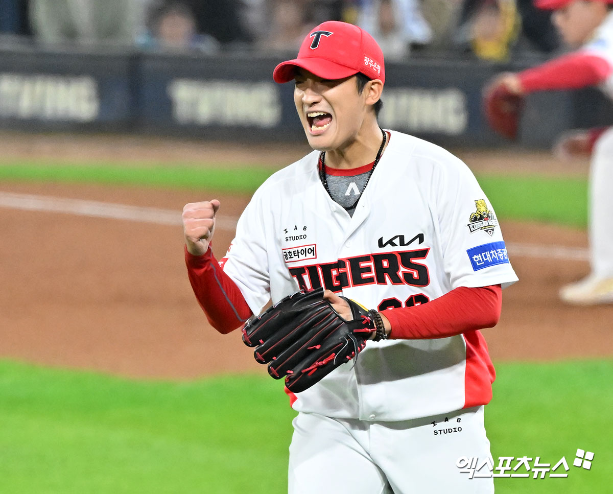 28일 오후 광주기아챔피언스필드에서 열린 '2024 신한 SOL Bank KBO 한국시리즈' 삼성 라이온즈와 KIA 타이거즈의 5차전 경기, 5회초 수비를 마친 KIA 김도현이 포효하고 있다. 엑스포츠뉴스 DB