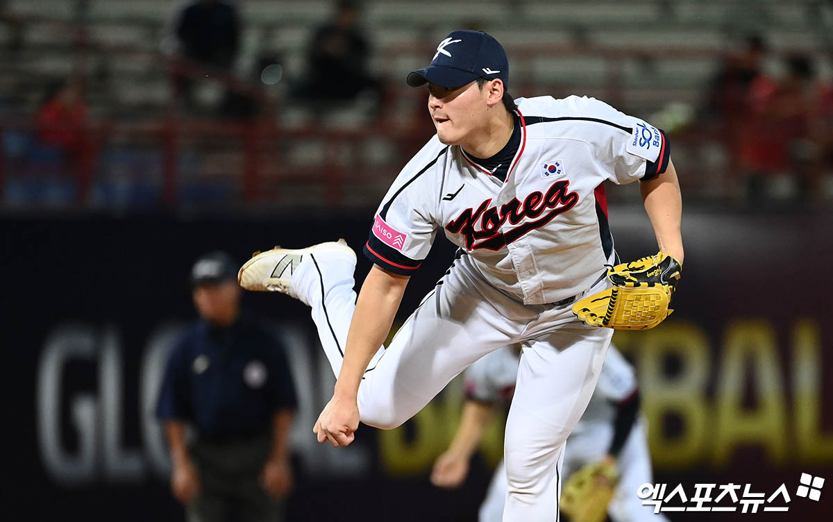 10일 오후 대만 타이베이 톈무야구장에서 열린 '2024 WBSC(세계야구소프트볼연맹) 프리미어12'에 출전하는 대한민국 야구 국가대표팀과 대만 프로야구팀 웨이취안 드래곤스의 연습 경기, 7회말 조병현이 역투하고 있다. 엑스포츠뉴스 DB