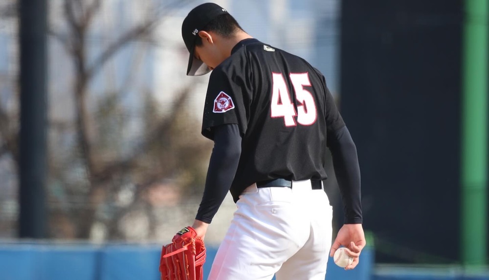 장충고등학교 투수 우완 파이어볼러 문서준이 2026 KBO 신인 전체 1순위 유력 후보로 떠올랐다.선수 본인 제공