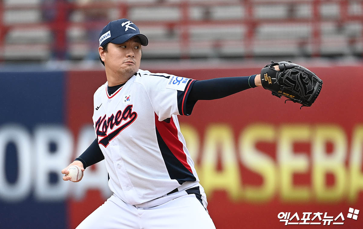 18일 오후 대만 톈무야구장에서 열린 '2024 WBSC(세계야구소프트볼연맹) 프리미어12' B조 조별리그 5차전 대한민국과 호주의 경기, 5회초 2사 만루 한국 이영하가 역투하고 있다. 엑스포츠뉴스 DB