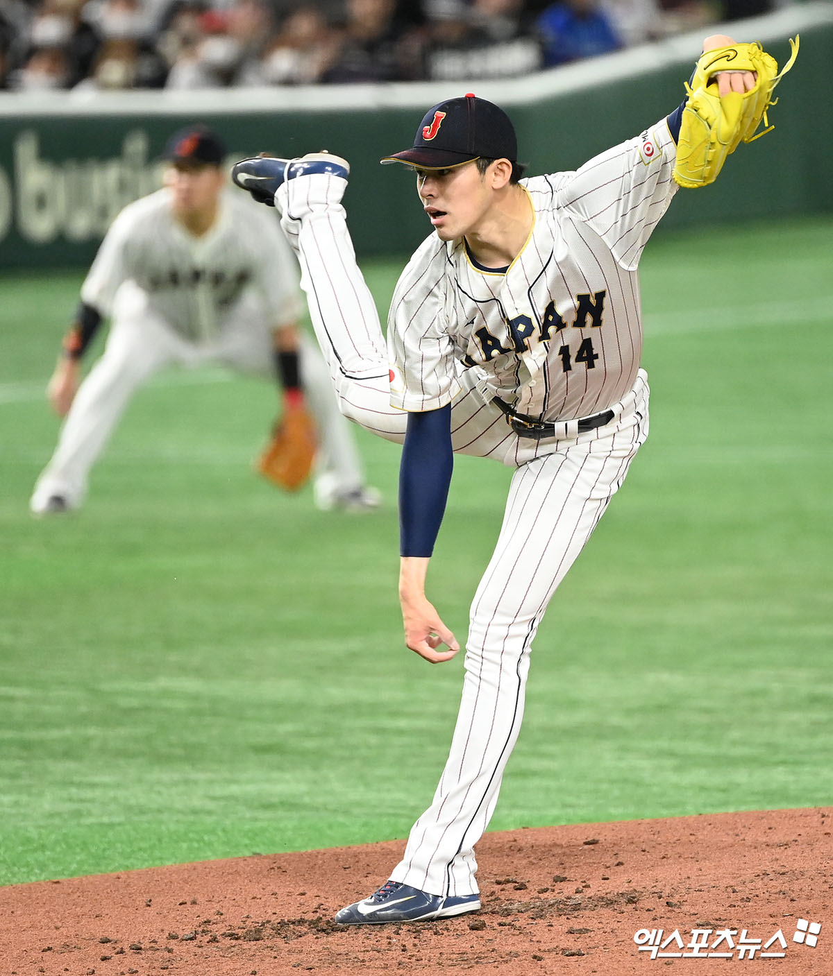 11일 오후 일본 도쿄돔에서 열린 2023 월드베이스볼클래식(WBC) B조 체코와 일본의 경기, 3회초 2사 1,2루 일본 사사키가 공을 힘차게 던지고 있다. 엑스포츠뉴스 DB