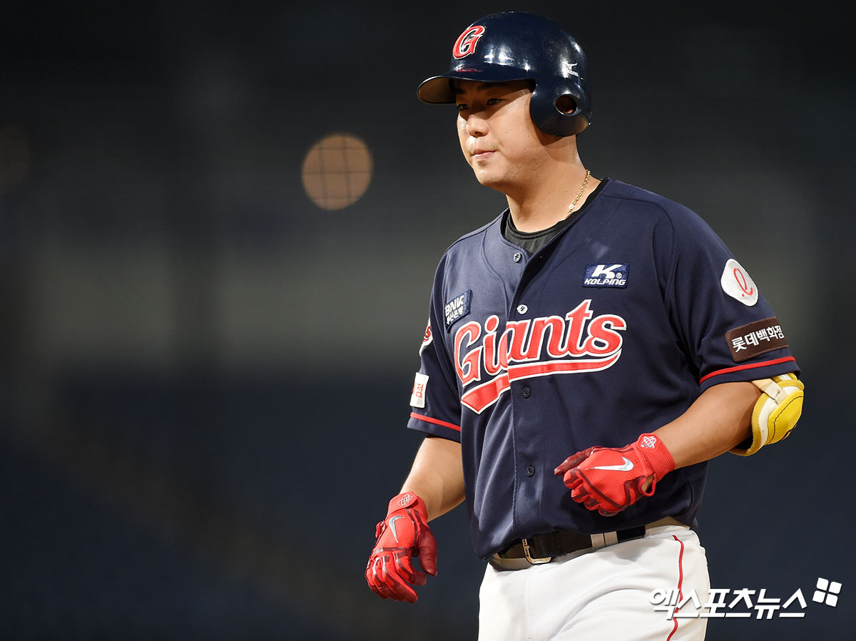 8일 오후 경상남도 창원NC파크에서 열린 ‘2020 신한은행 SOL KBO 리그’ 롯데 자이언츠와 NC 다이노스의 경기, 7회초 롯데 강태율이 좌전안타를 날린 후 귀루하고 있다. 엑스포츠뉴스 DB