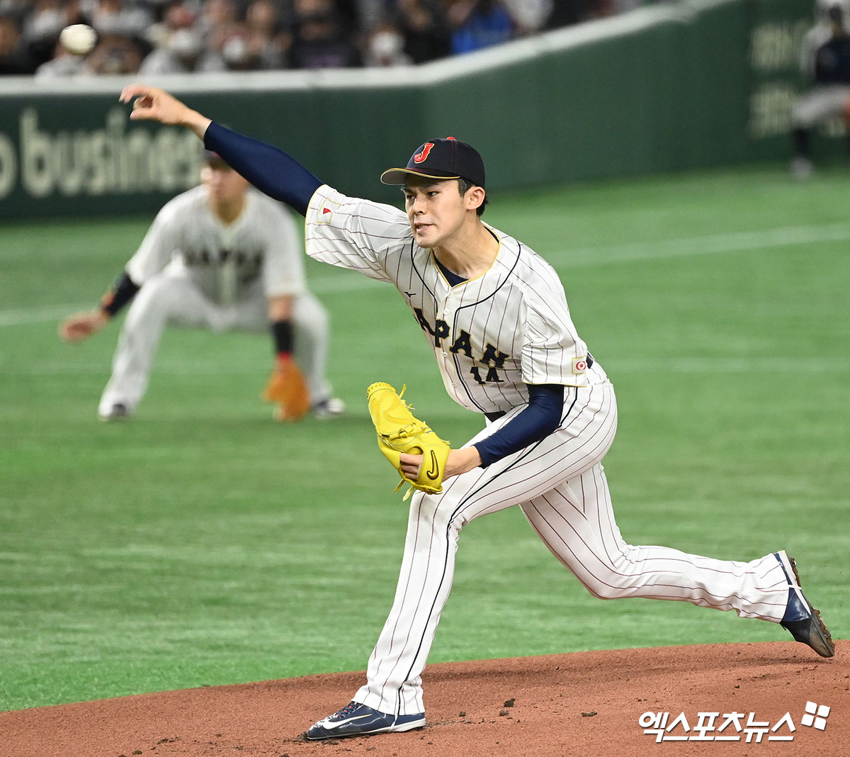 11일 오후 일본 도쿄돔에서 열린 2023 월드베이스볼클래식(WBC) B조 체코와 일본의 경기, 1회초 일본 사사키가 공을 힘차게 던지고 있다. 엑스포츠뉴스 DB