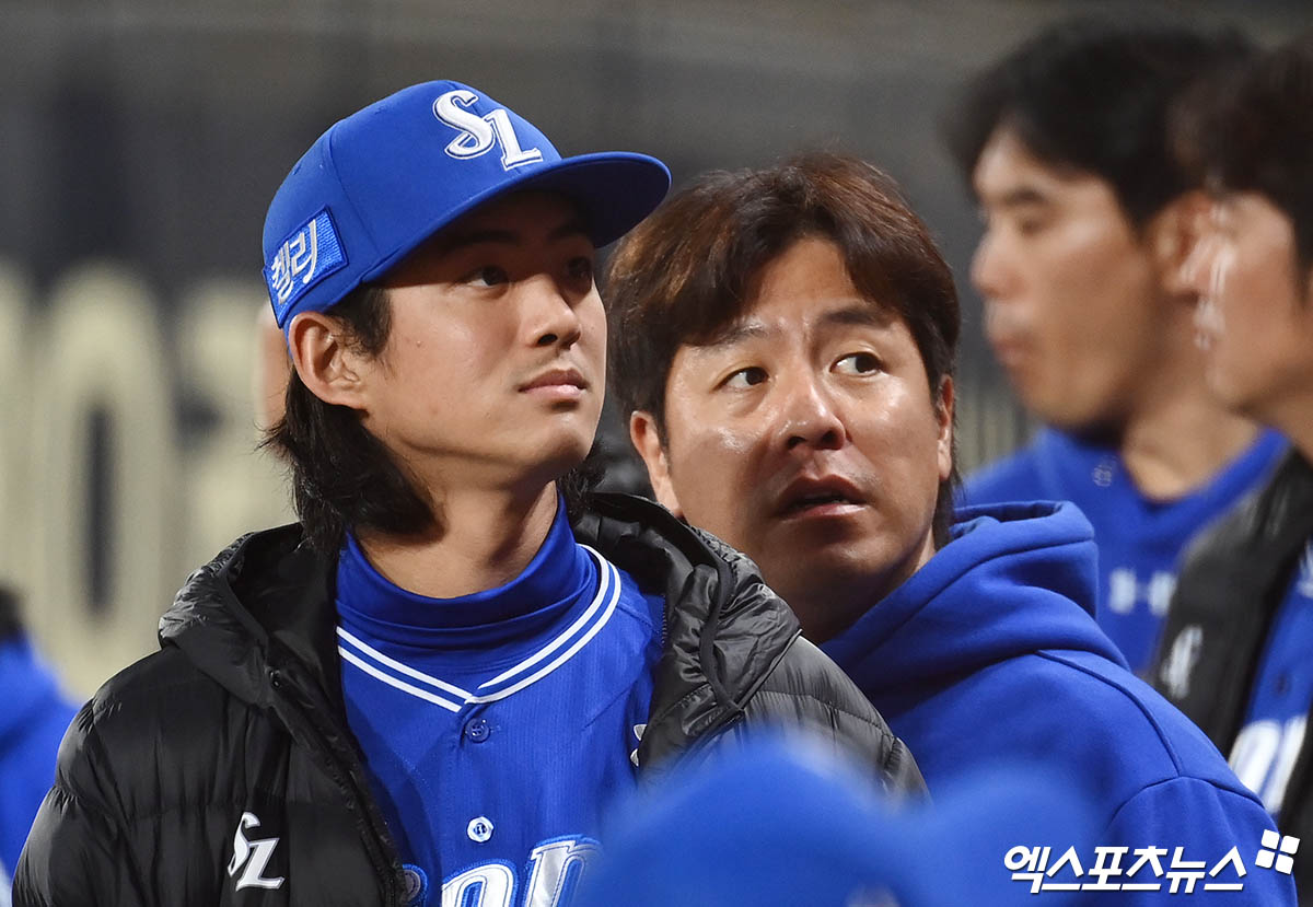 28일 오후 광주기아챔피언스필드에서 열린 '2024 신한 SOL Bank KBO 한국시리즈' 삼성 라이온즈와 KIA 타이거즈의 5차전 경기에 앞서 삼성 구자욱과 강민호가 관중석을 바라보고 있다. 엑스포츠뉴스 DB