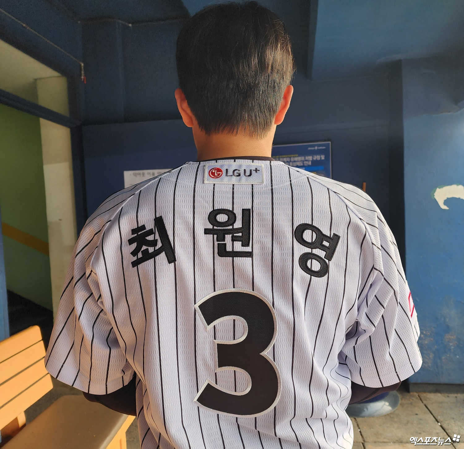 LG 외야수 최원영은 다가올 2025시즌 팀의 외야 백업 1순위로 많은 기대를 받고 있다. 최원영은 주루와 수비에서 강점을 보이고 있으며 캠프 기간 타격 발전을 이뤄내며 염경엽 LG 감독의 눈도장을 찍었다. 잠실, 박정현 기자