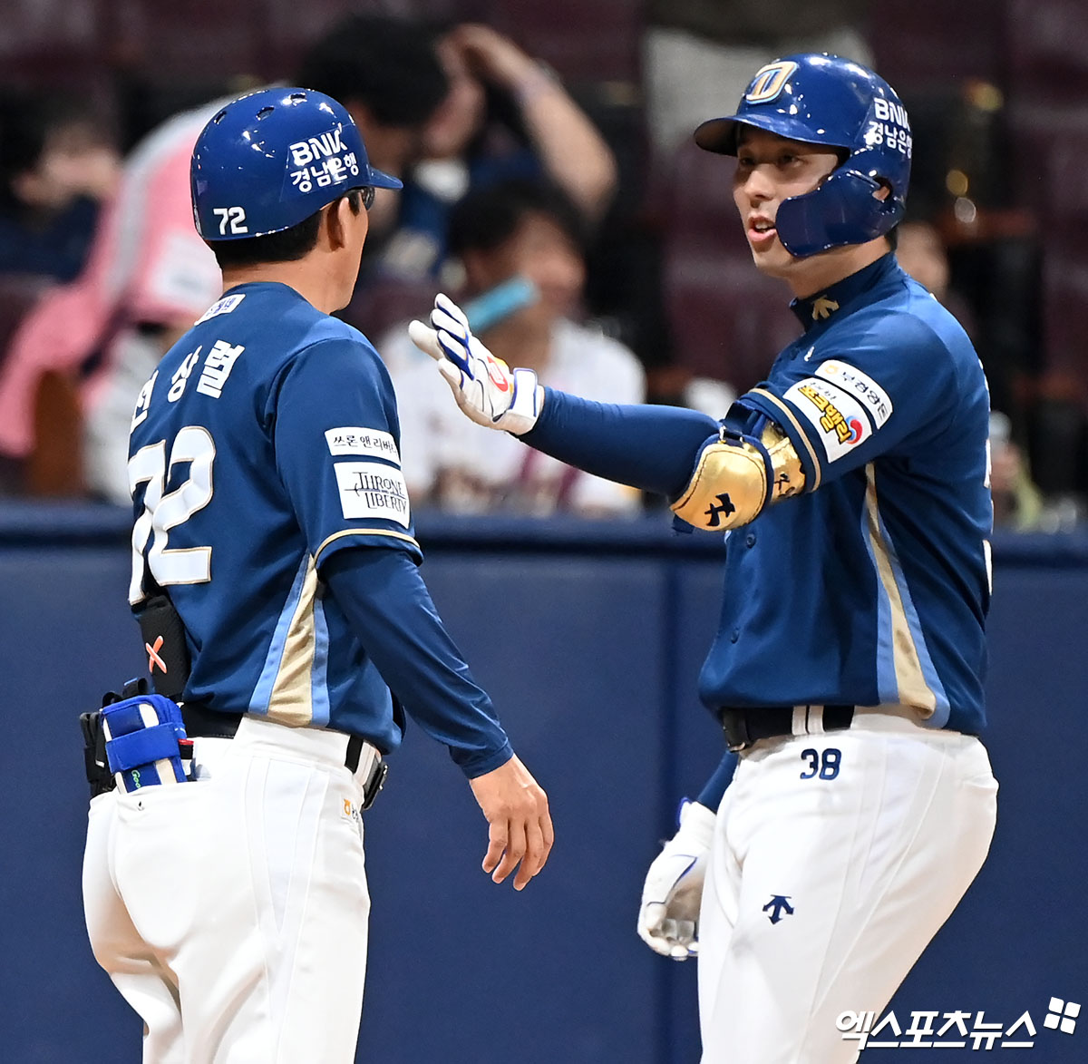 NC 외야수 김성욱(오른쪽)은 2025시즌을 향한 힘찬 각오를 밝혔다. 실력으로 증명하고자 간절한 마음으로 새 시즌을 준비하고 있다. 엑스포츠뉴스 DB