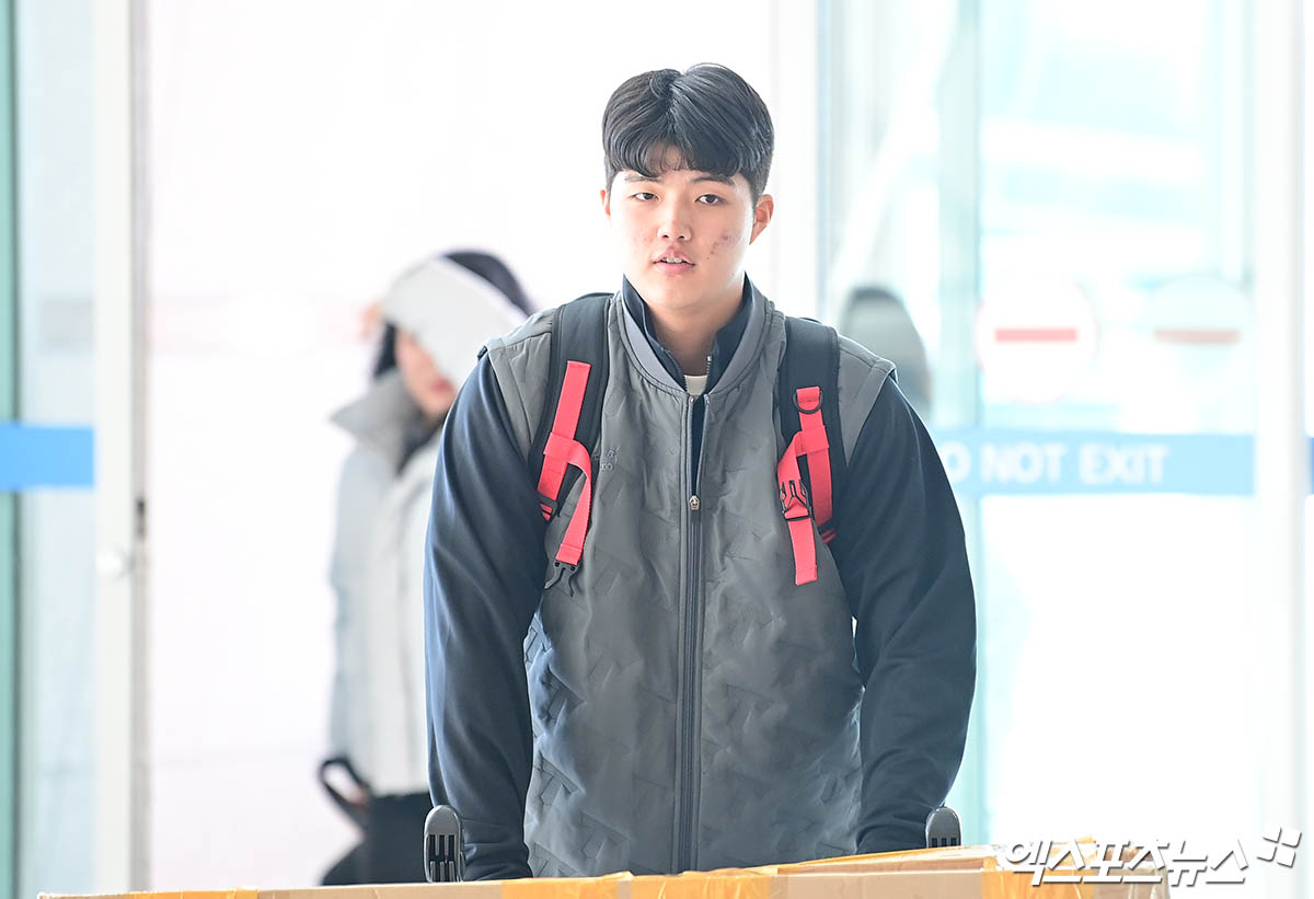 KIA 타이거즈 선수단이 스프링캠프를 위해 23일 오전 인천국제공항을 통해 미국으로 출국했다.  KIA 김태형이 출국장으로 향하고 있다. 엑스포츠뉴스 DB