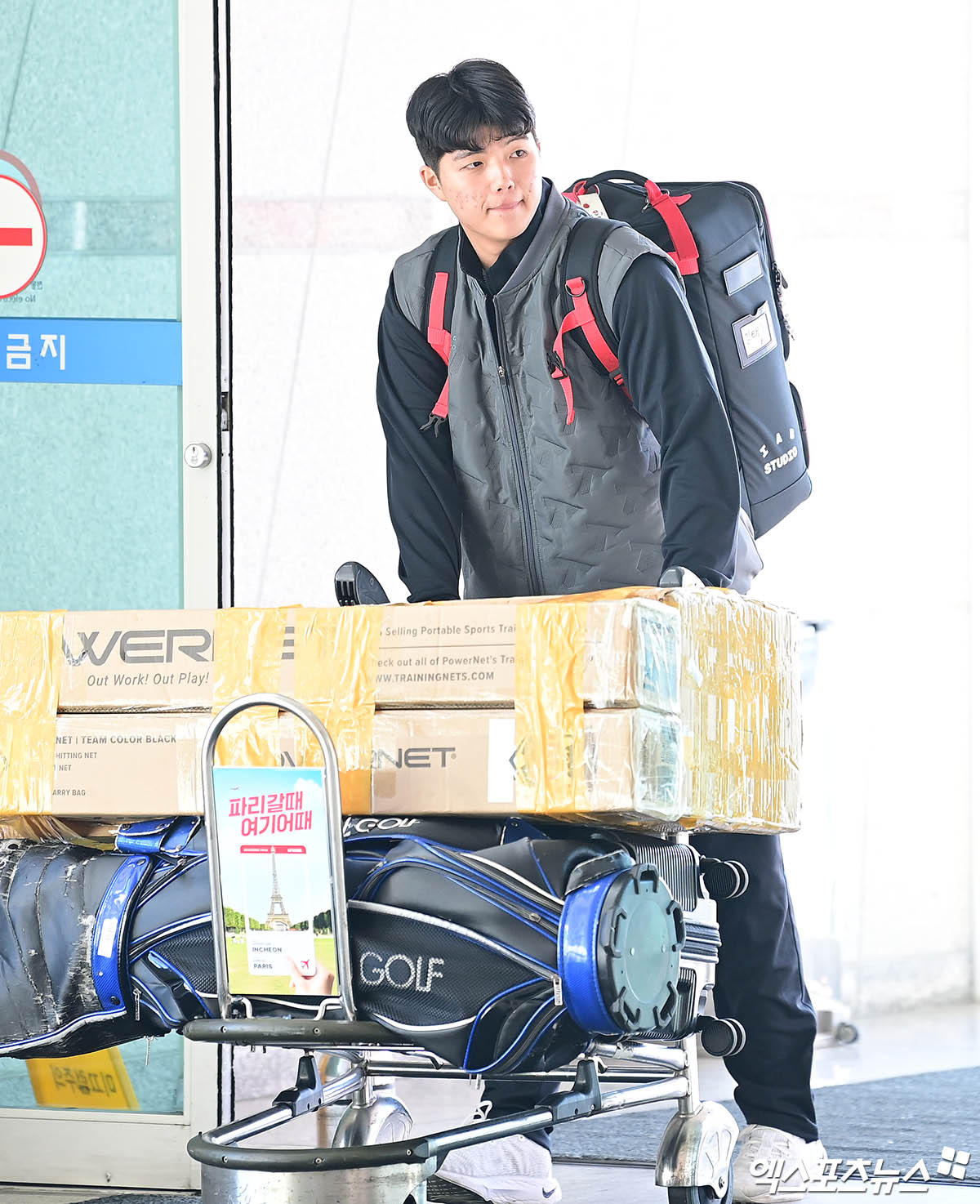 KIA 타이거즈 선수단이 스프링캠프를 위해 23일 오전 인천국제공항을 통해 미국으로 출국했다.  KIA 김태형이 출국장으로 향하고 있다. 엑스포츠뉴스 DB