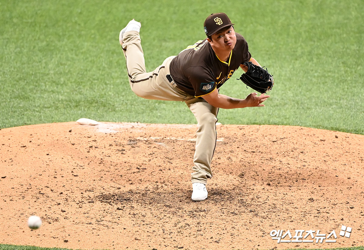 우완투수 고우석이 샌디에이고 파드리스 소속이었던 지난해 3월 MLB 월드투어 서울시리즈 2024에 앞서 열린 스페셜 매치에서 역투하고 있다. 이후 마이애미 말린스로 트레이드된 고우석은 더블A서 시즌을 마쳤으며 올해 마이애미 스프링캠프에 초청됐다. 엑스포츠뉴스 DB