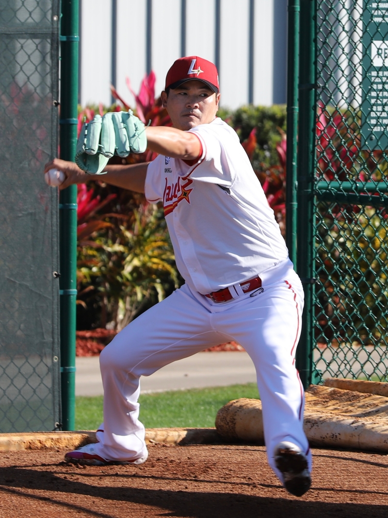 이숭용 감독이 이끄는 SSG 랜더스는 미국 플로리다에서 1차 스프링캠프를 진행 중이다. 노경은이 캠프 첫 불펜 피칭을 실시하고 있다. SSG 랜더스