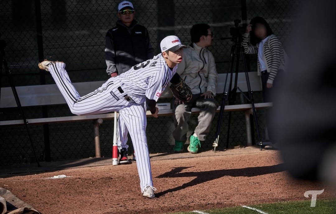 LG 투수 추세현은 다가올 2025시즌 데뷔 첫해를 맞이한다. 고교 시절 투타 모두에서 재능을 뽐냈지만, 프로에서 투수로 나서 LG 마운드에 큰 힘이 되려 한다. LG 트윈스