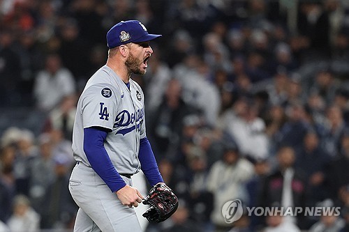 다저스 베테랑 투수 브레이저는 31일 구단에 방출대기 통보를 받았다. 지난 2023시즌 합류 후 불펜에 활력을 불어넣었지만, 폭풍 보강에 밀려 로스터 한자리를 따내지 못했다. 이적이 유력하다. 연합뉴스 AFP