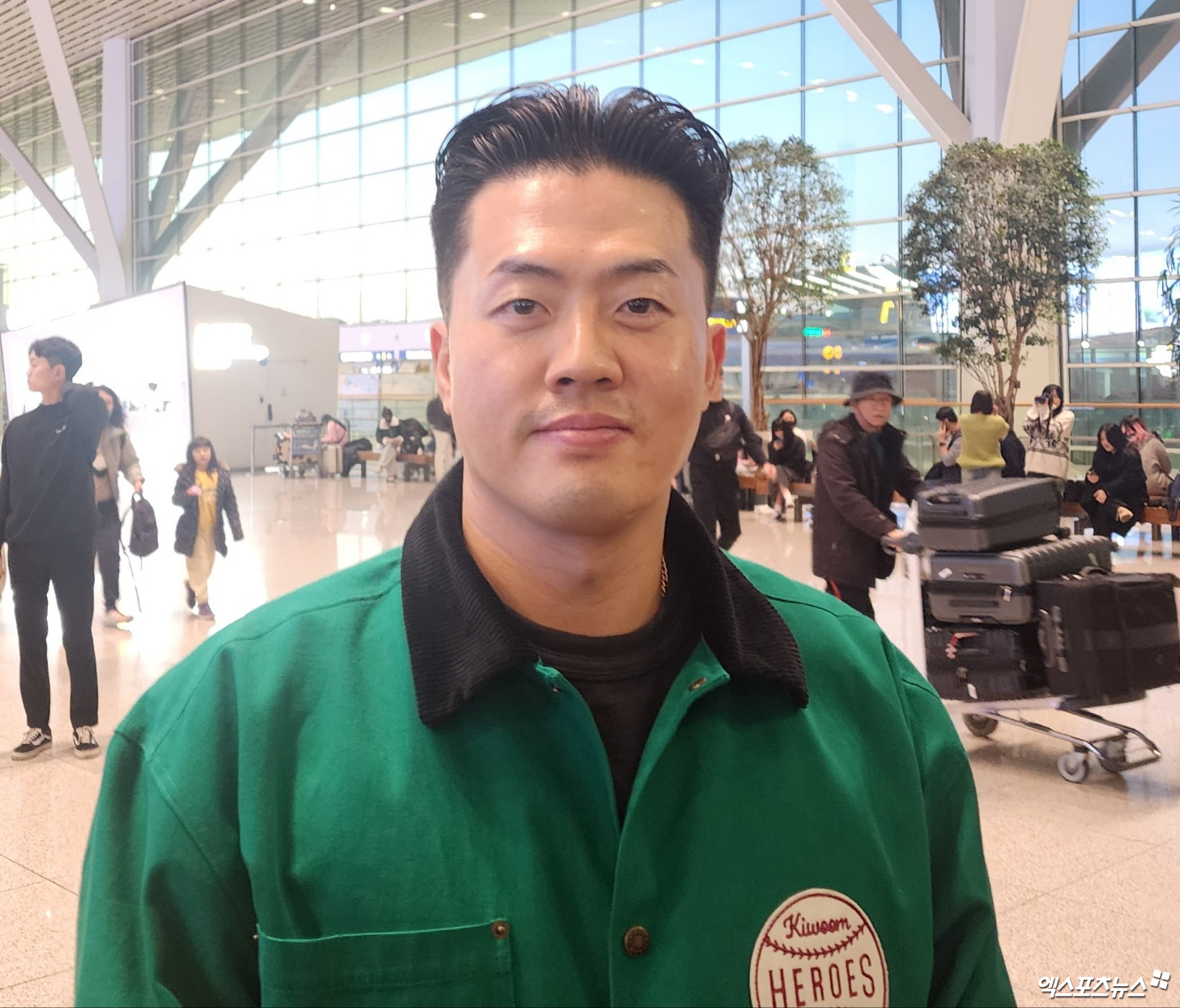 키움 내야수 오선진은 은퇴 선언 직전 극적으로 키움과 계약을 체결했다. 선수로서 마지막 기회를 잡은 그는 어떻게든 팀에 보탬이 되리라 힘찬 각오를 다졌다. 인천국제공항, 박정현 기자