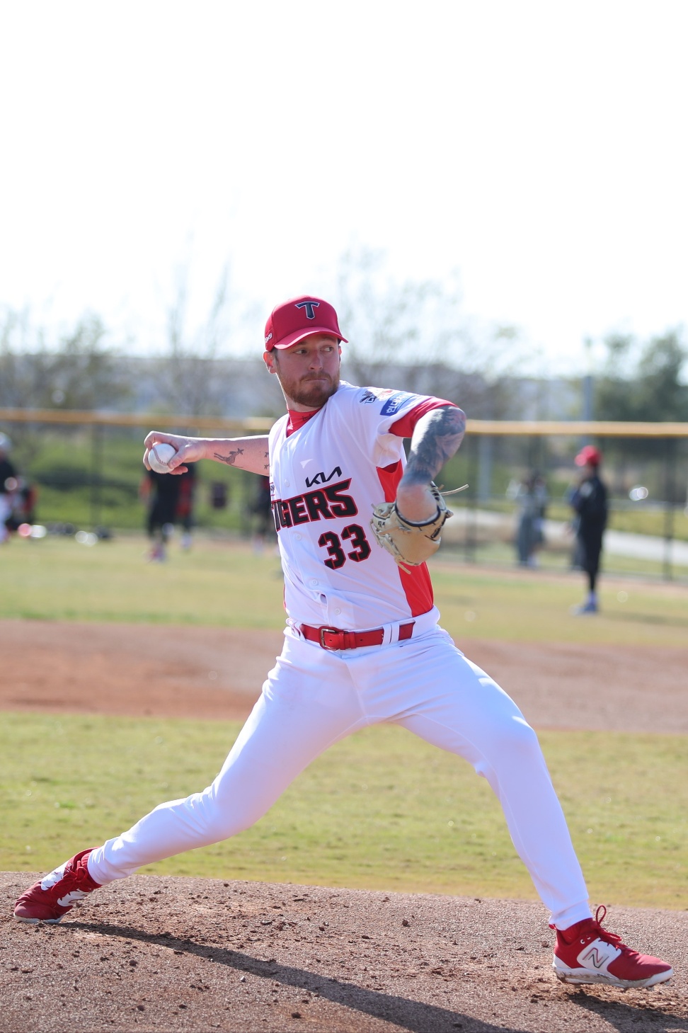 KIA 타이거즈 새 외국인 투수 아담 올러가 지난 29일 미국 어바인 스프링캠프에서 첫 불펜 투구를 소화했다. KIA 타이거즈