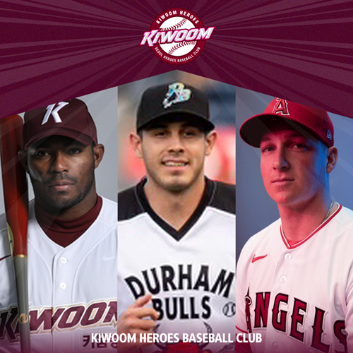 키움 투수 로젠버그(왼쪽 세 번째)는 두 차례 불펜 투구에서 좋은 피칭을 선보였다. 그는 팀의 하나뿐인 외국인 투수로서 많은 기대를 받고 있다. 키움 히어로즈