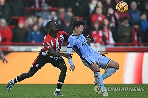 토트넘은 3일(한국시간) 영국 브렌트퍼드에 있는 지테크 커뮤니티 스타디움에서 열린 2024-2025시즌 프리미어리그 24라운드 원정 경기에서 손흥민의 맹활약 속에 2-0으로 승리했다. 손흥민의 맹활약 속에 토트넘은 4연패 탈출은 물론 길고 길었던 리그 7경기 무승의 늪에서 탈출했다. 토트넘은 승점 3점을 얻어 14위(8승 3무 13패∙승점 27)로 올라섰다. 11위에 머무른 브렌트퍼드(승점 31)와 승점 4점 차이다. 연합뉴스