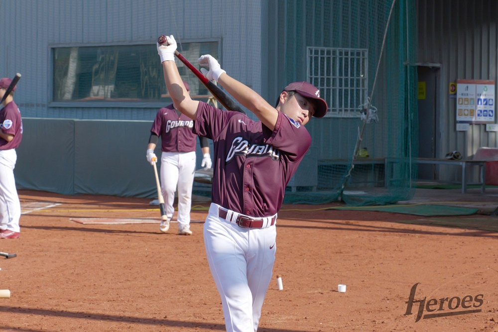 키움 히어로즈 염승원이 고교 최고의 타자에게 주어지는 이영민 타격상을 수상한다. 휘문고 출신의 염승원은 지난해 20경기에 출전해 87타석 73타수 38안타 타율 0.521 18타점 OPS 1.301를 기록했다. 키움 히어로즈