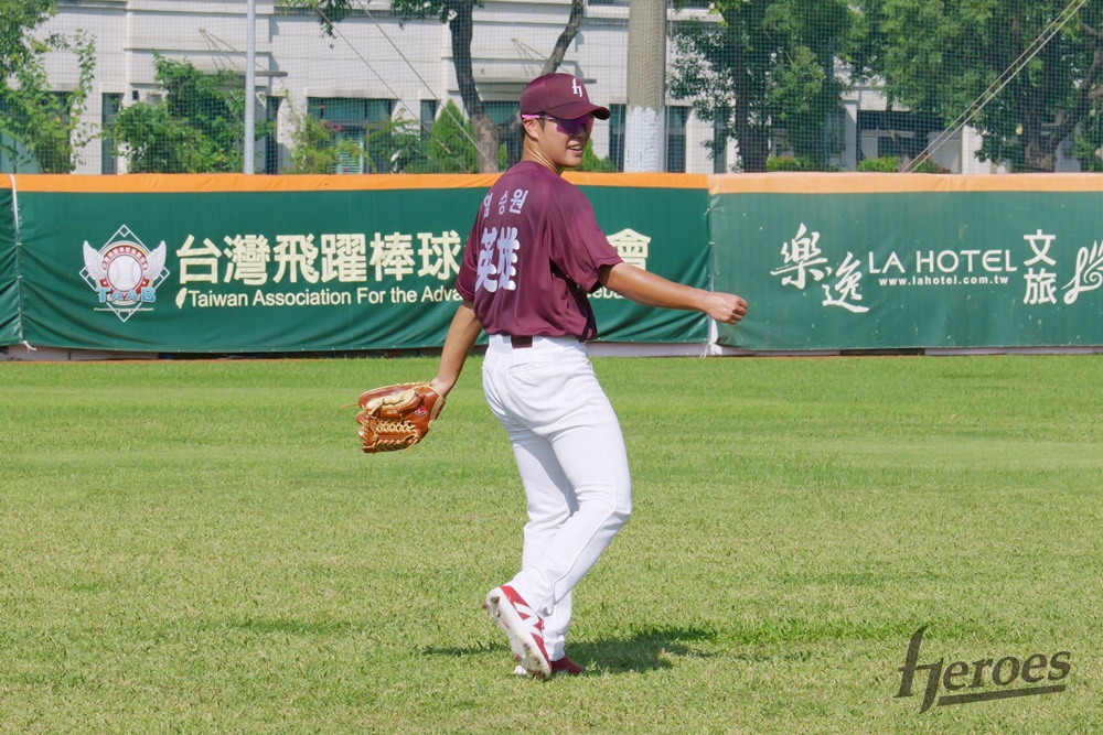 키움 히어로즈 염승원이 고교 최고의 타자에게 주어지는 이영민 타격상을 수상한다. 휘문고 출신의 염승원은 지난해 20경기에 출전해 87타석 73타수 38안타 타율 0.521 18타점 OPS 1.301를 기록했다. 키움 히어로즈