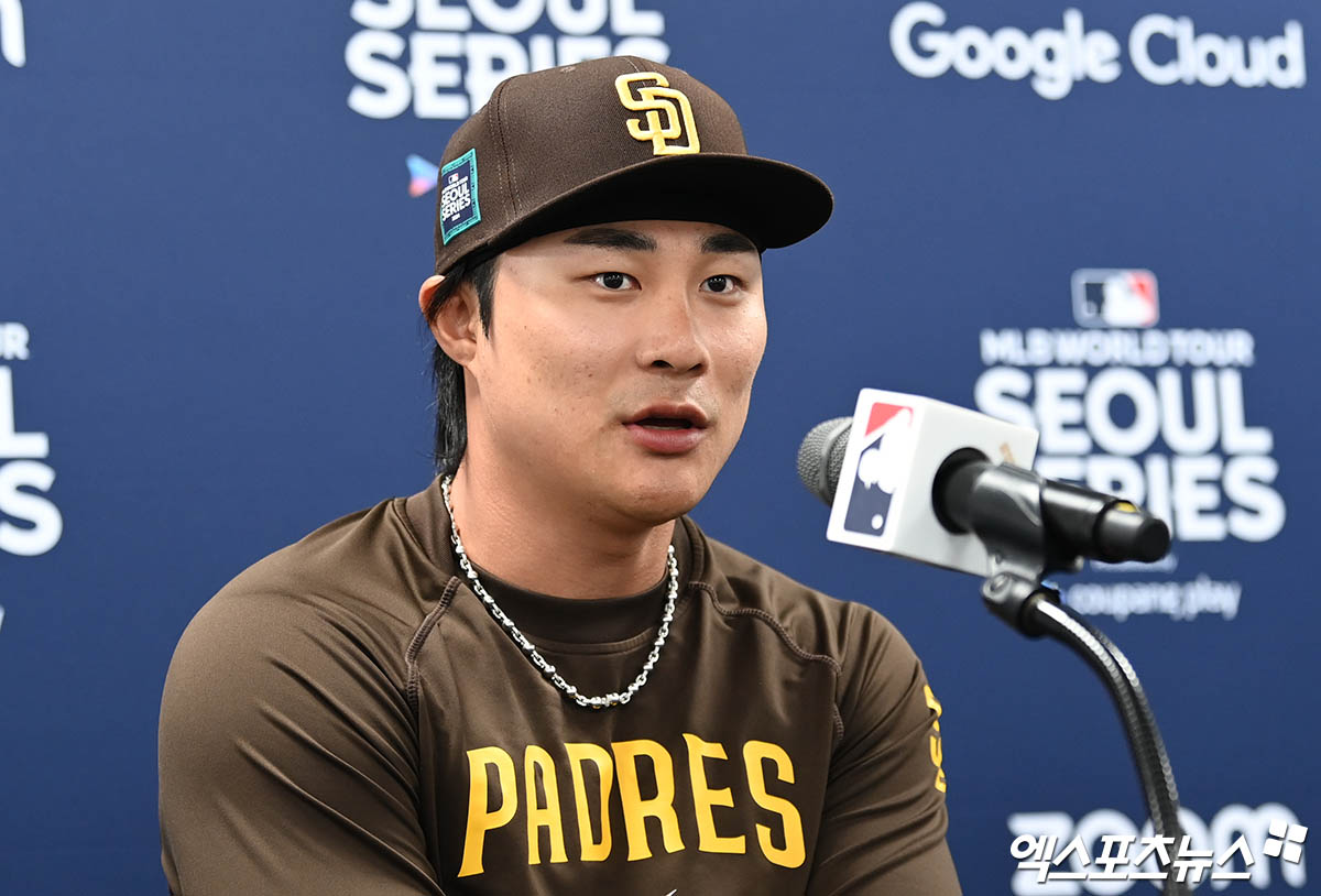 탬파베이 내야수 김하성은 비시즌 2년 2900만 달러 규모 계약을 체결하며 탬파베이로 이적했다. 그는 팀 내 최고 연봉자로 다가올 2025시즌 많은 기대를 받고 있다. 엑스포츠뉴스 DB