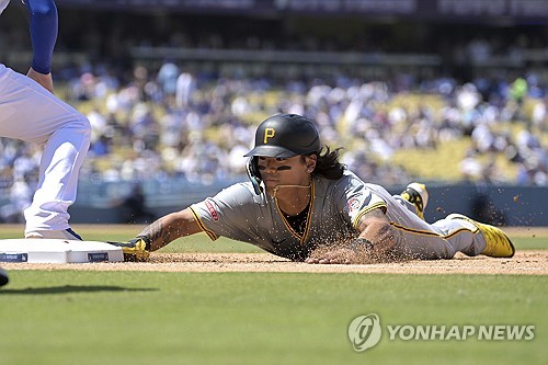 미국 메이저리그 피츠버그 파이리츠 배지환이 지난해 정규시즌 경기에 출전해 주루하고 있다. AP/연합뉴스