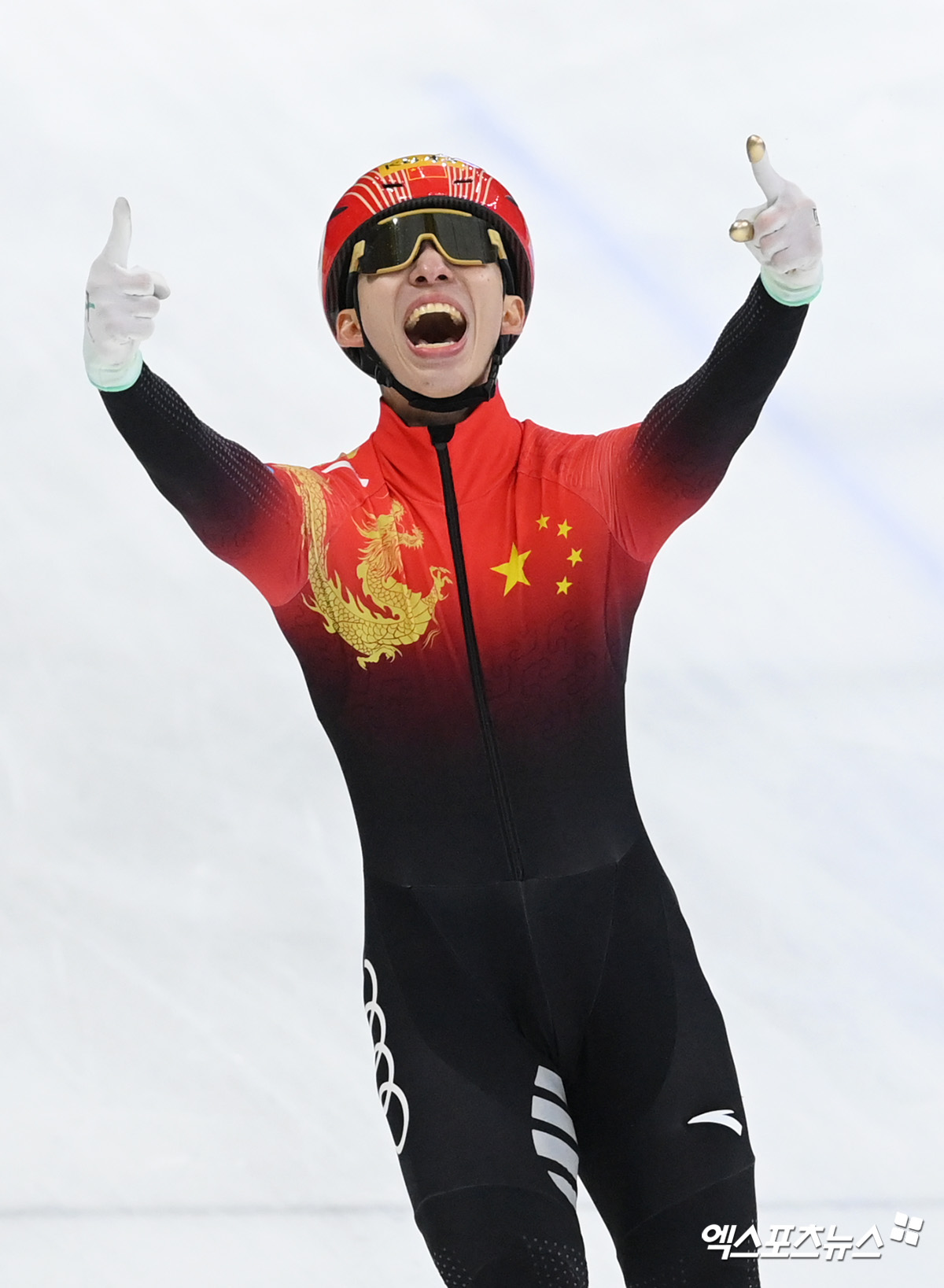 중국 쇼트트랙 대표팀 귀화선수 린샤오쥔이 2023년 서울서 열린 국제빙상경기연맹(ISU) 쇼트트랙 세계선수권대회서 레이스를 마친 뒤 세리머니하고 있다. 엑스포츠뉴스 DB