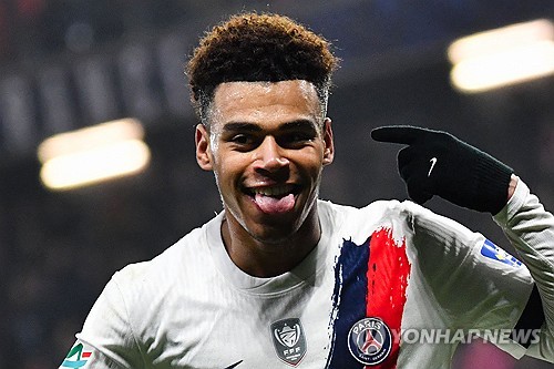 파리 생제르맹(PSG)은 5일(한국시간) 프랑스 르망에 위치한 스타드 마리-마빙트에서 열린 르망 FC와의 2024-25시즌 쿠프 드 프랑스 16강에서 2-0 승리를 거뒀다. 이날 승리로 대회 2연패를 노리는 PSG는 8강 진출에 성공했다. 이강인은 르망전에서 선발로 나와 90분 풀타임을 소화했다. 비록 공격포인트를 올리지 못했지만 패스 성공률 95%를 기록하면서 PSG의 공격 전개를 이끌었다. 연합뉴스