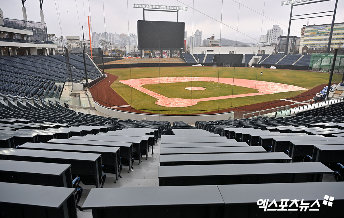 2025시즌 시범경기가 다음달 8일부터 18일까지 열린다. 팀당 10경기씩 총 50경기가 치러진다. 사진은 3월 17일 한화-삼성전으로 개장 첫 경기가 열릴 대전 한화생명 볼파크 전경. 엑스포츠뉴스 DB