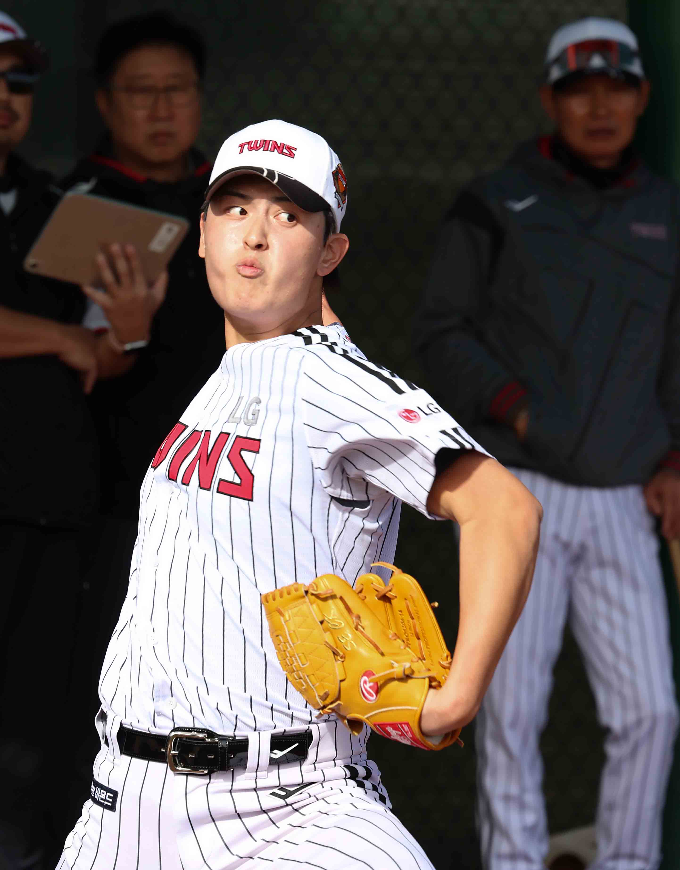 LG 투수 허용주는 2025시즌 LG 비밀병기로 많은 기대를 받고 있다. 194㎝ 큰 키와 최고 155㎞ 강속구까지 여러 가지 장점이 많은 투수다. LG 트윈스