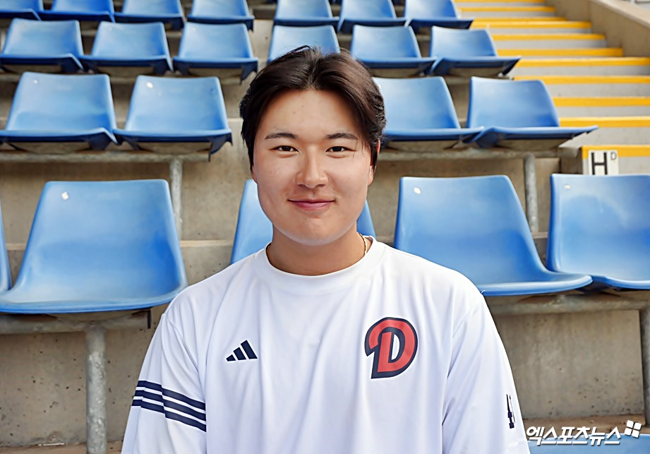 두산 베어스 내야수 김동준이 호주 블랙타운 스프링캠프에서 취재진과 인터뷰에 응하고 있다. 블랙타운, 김근한 기자