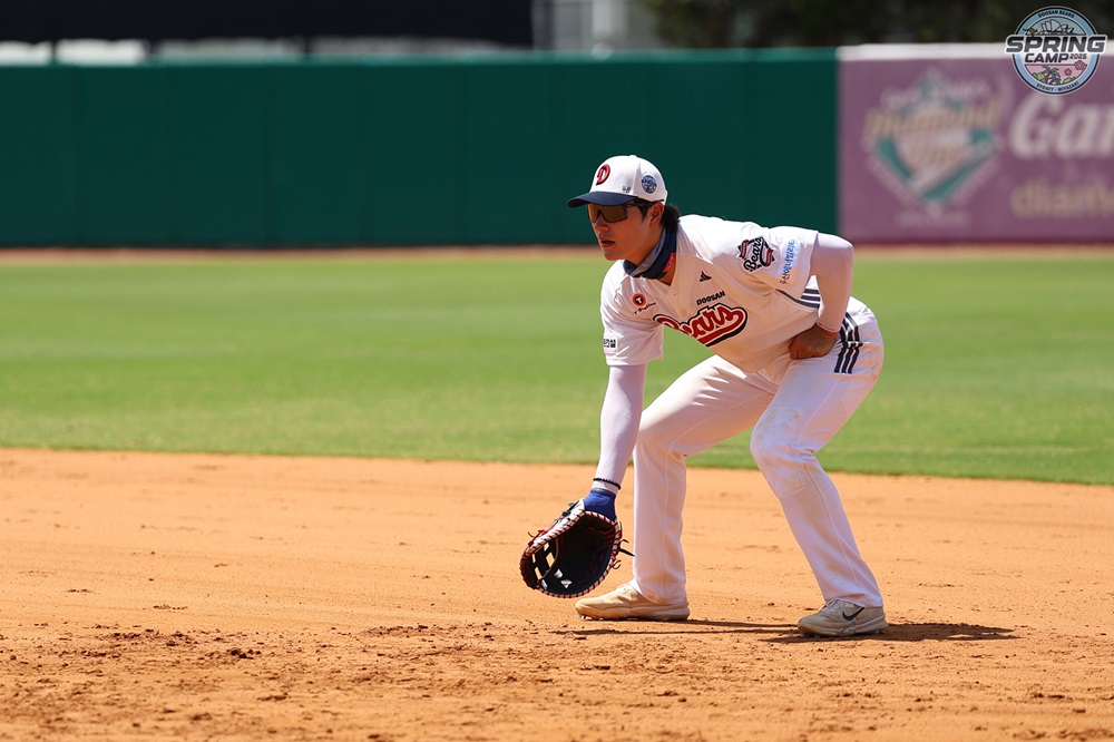두산 베어스 내야수 김동준이 호주 블랙타운 스프링캠프에서 훈련에 임하고 있다. 두산 베어스