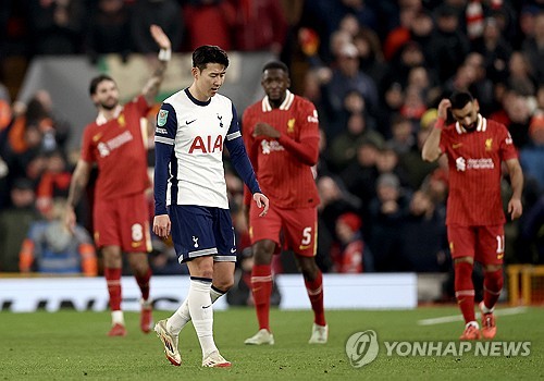 리그컵은 물 건너 갔으나 손흥민의 우승 도전은 아직 끝나지 않았다. 유럽축구연맹(UEFA) 유로파리그 정상 등극에 도전할 기회가 아직 남아있다. 유로파리그에서는 토트넘을 위협할 강팀이 얼마 없다. 손흥민이 좌절하기에는 아직 이르다. 연합뉴스