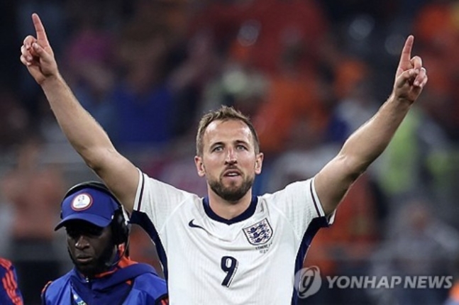 토트넘 홋스퍼는 다가오는 여름 양민혁에게 기회를 줄 전망이다. 토트넘은 임대 기능을 중요한 성장 발판으로 생각하고 있다. 토트넘 역대 최고 레전드라 불리는 해리 케인도 임대 출신 선수다. 요한 랑게 기술이사는 QPR에 임대 중인 양민혁에게 토트넘에서 경쟁할 기회를 줄것이라고 미리 예고했다. 양민혁에게 '절호의 기회'다. 연합뉴스