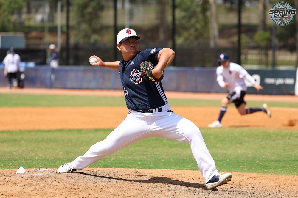 두산 베어스 투수 권휘가 호주 블랙타운 스프링캠프에서 투구 훈련에 임하고 있다. 두산 베어스