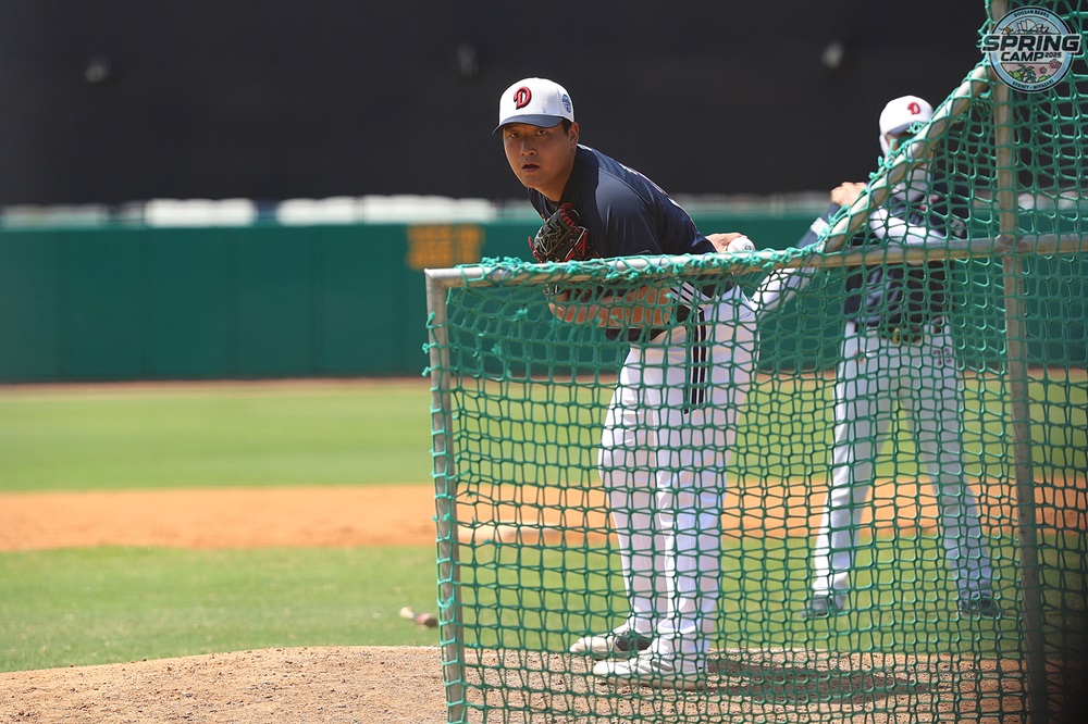 두산 베어스 투수 권휘가 호주 블랙타운 스프링캠프에서 투구 훈련에 임하고 있다. 두산 베어스