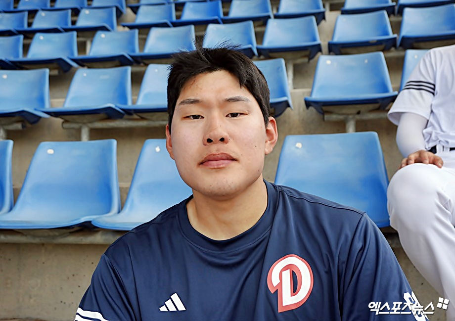 두산 베어스 외야수 강현구가 호주 블랙타운 스프링캠프에서 취재진과 인터뷰에 응하고 있다. 블랙타운, 김근한 기자