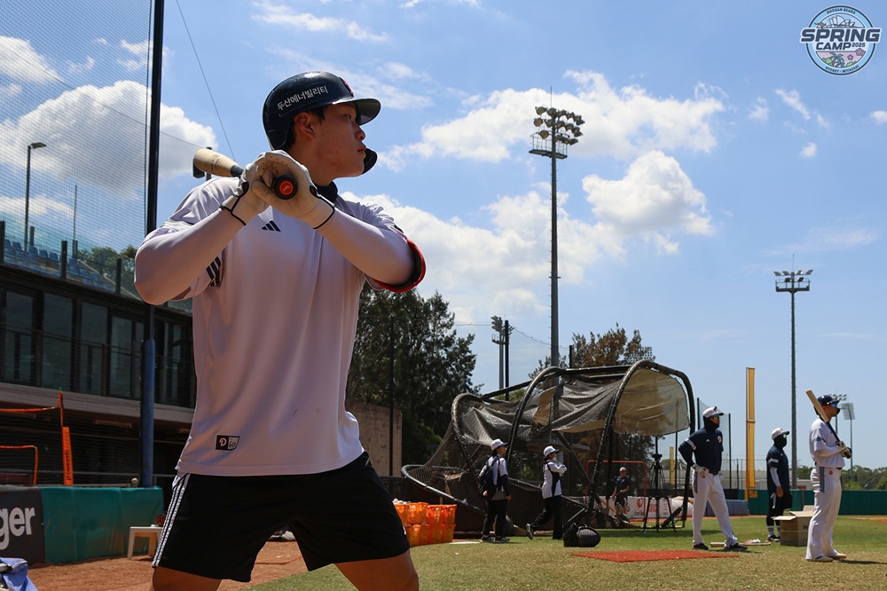 두산 베어스 외야수 강현구가 호주 블랙타운 스프링캠프에서 훈련을 소화하고 있다. 두산 베어스