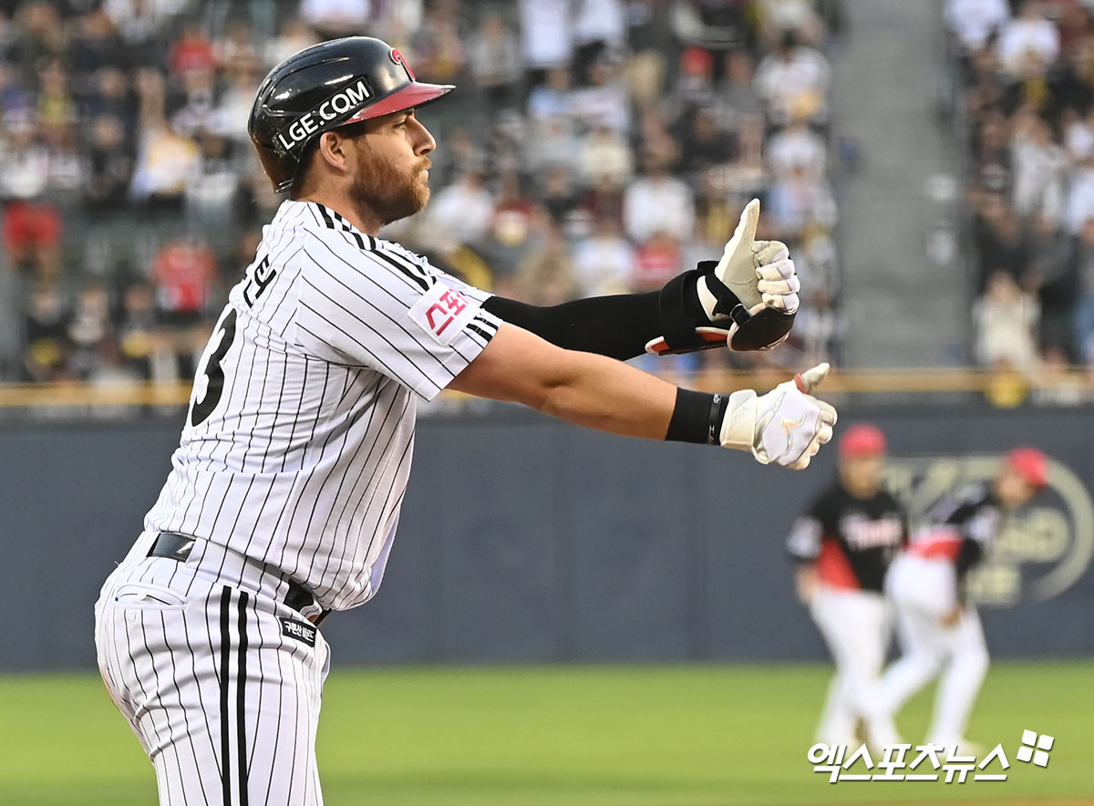 LG 트윈스가 외국인 타자 오스틴 딘의 2024시즌 골든글러브 기념상품을 출시한다. 엑스포츠뉴스 DB