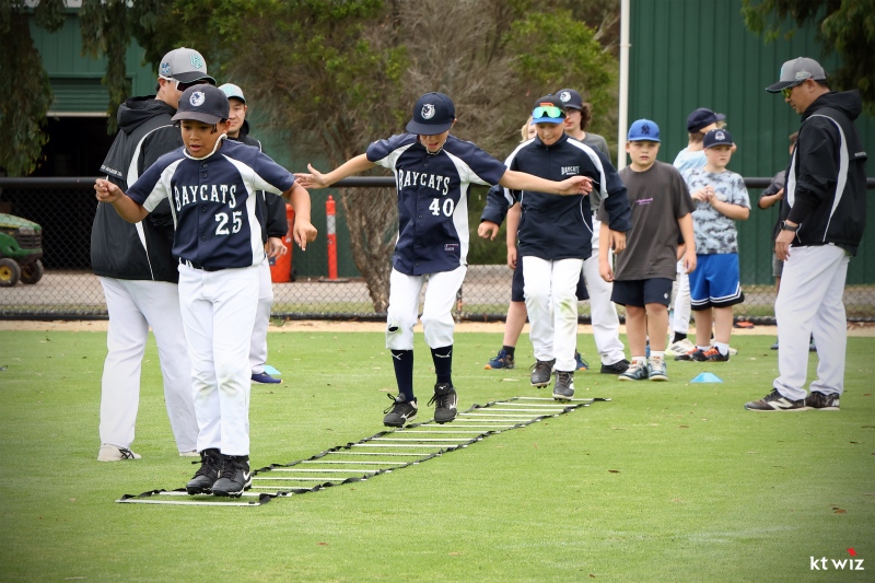 호주 질롱에서 1차 스프링캠프를 진행 중인 KT 위즈가 질롱시와 협업으로 9일 질롱베이스볼센터에서 커뮤니티데이를 개최했다. 이날 KT는 질롱 시민들을 초청해 KT를 비롯한 한국 야구를 알리고 이벤트 부스, 유소년 클리닉 등의 행사를 진행했다. kt wiz