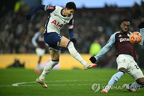 토트넘이 10일(한국시간) 영국 버밍엄에 있는 빌라파크에서 열린 애스턴 빌라와의 2024-2025시즌 FA컵 4라운드 맞대결에서 1-2로 패했다. 연합뉴스