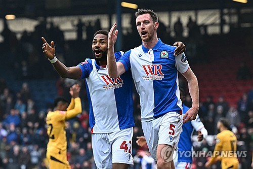 비토르 페레이라 감독이 이끄는 울버햄튼이 9일(한국시간) 영국 블랙번에 있는 이우드 파크에서 열린 블랙번 로버스와의 2024-2025시즌 FA컵 4라운드 원정 경기에서 2-0으로 승리했다. 연합뉴스