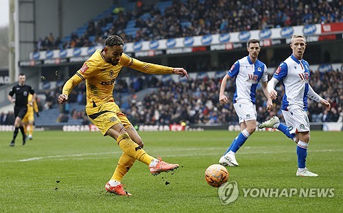 비토르 페레이라 감독이 이끄는 울버햄튼이 9일(한국시간) 영국 블랙번에 있는 이우드 파크에서 열린 블랙번 로버스와의 2024-2025시즌 FA컵 4라운드 원정 경기에서 2-0으로 승리했다. 연합뉴스