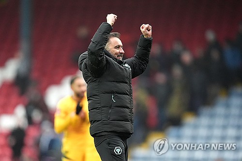 비토르 페레이라 감독이 이끄는 울버햄튼이 9일(한국시간) 영국 블랙번에 있는 이우드 파크에서 열린 블랙번 로버스와의 2024-2025시즌 FA컵 4라운드 원정 경기에서 2-0으로 승리했다. 연합뉴스