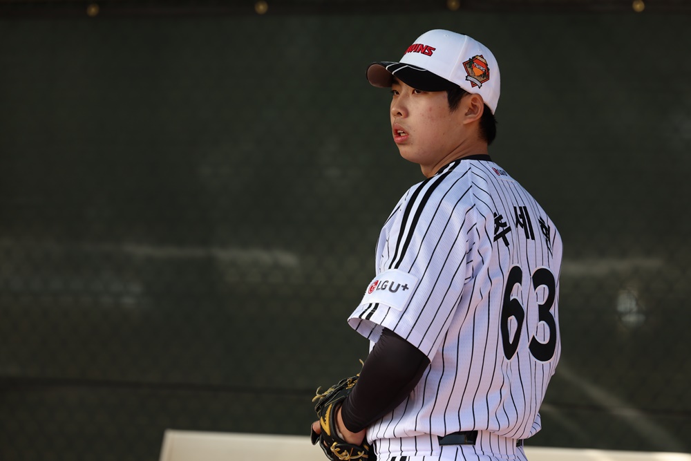 LG 기대주 추세현은 투수로 다가올 2025시즌을 맞이한다. 고교 시절 투타 모두에서 재능을 뽐냈던 그는 투수로서 LG 마운드에 큰 힘이 되려 한다. 스프링캠프 기간 구속도 148.1㎞까지 나와 눈길을 끌고 있다. LG 트윈스